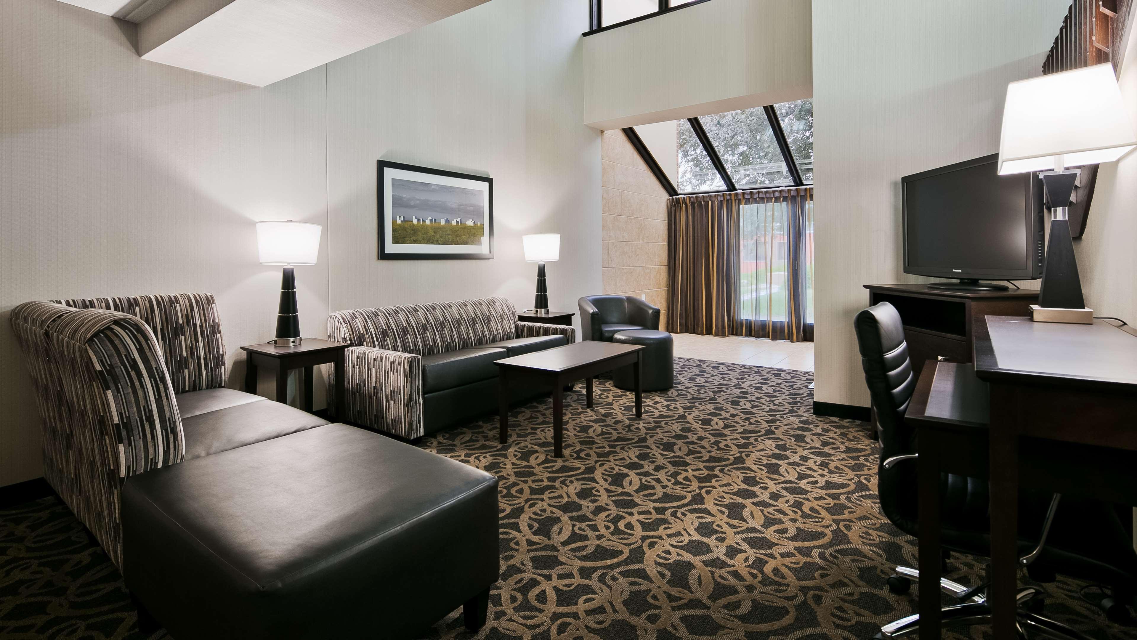 Best Western Ramkota Hotel Aberdeen Exterior photo