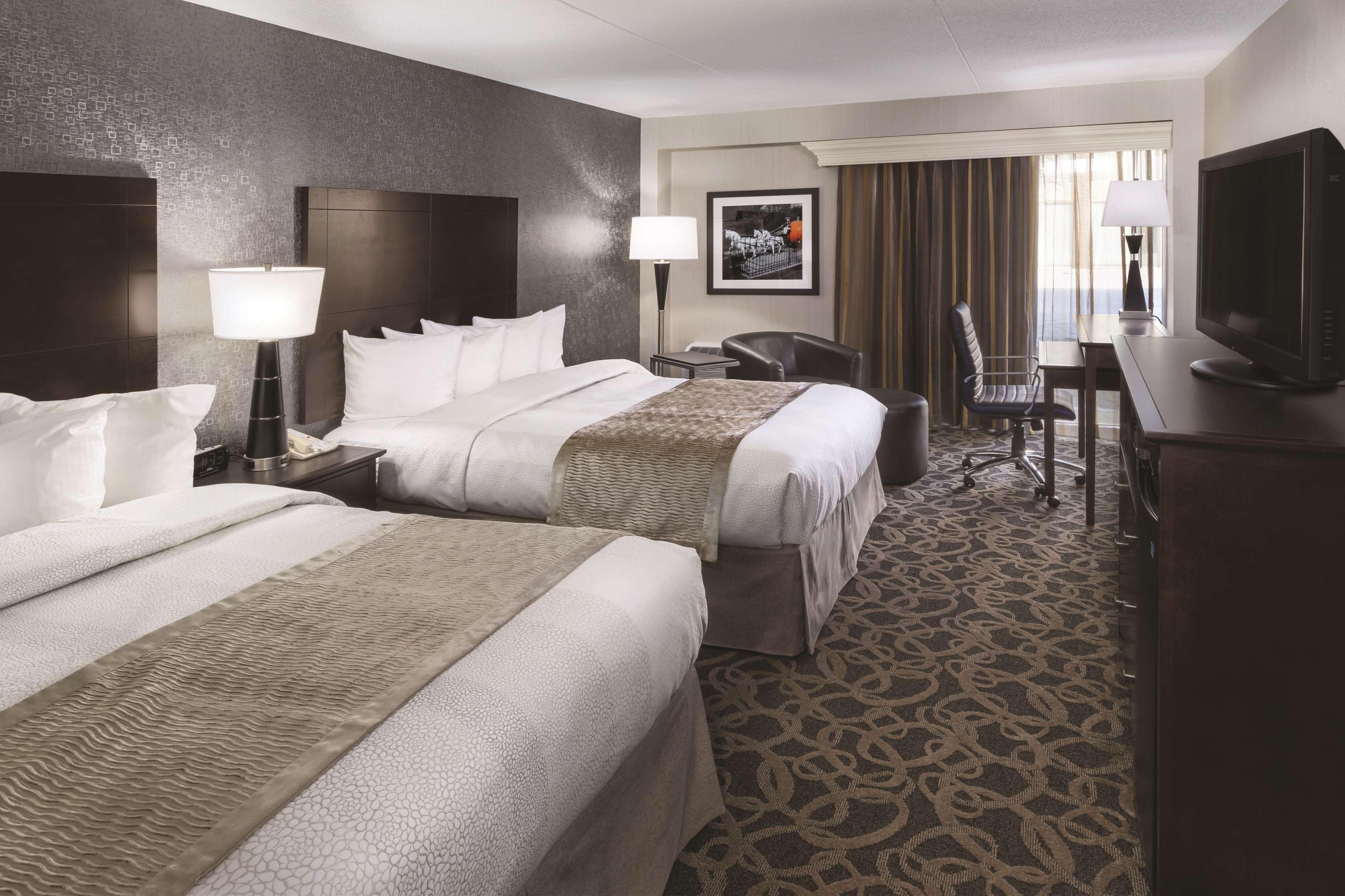 Best Western Ramkota Hotel Aberdeen Exterior photo