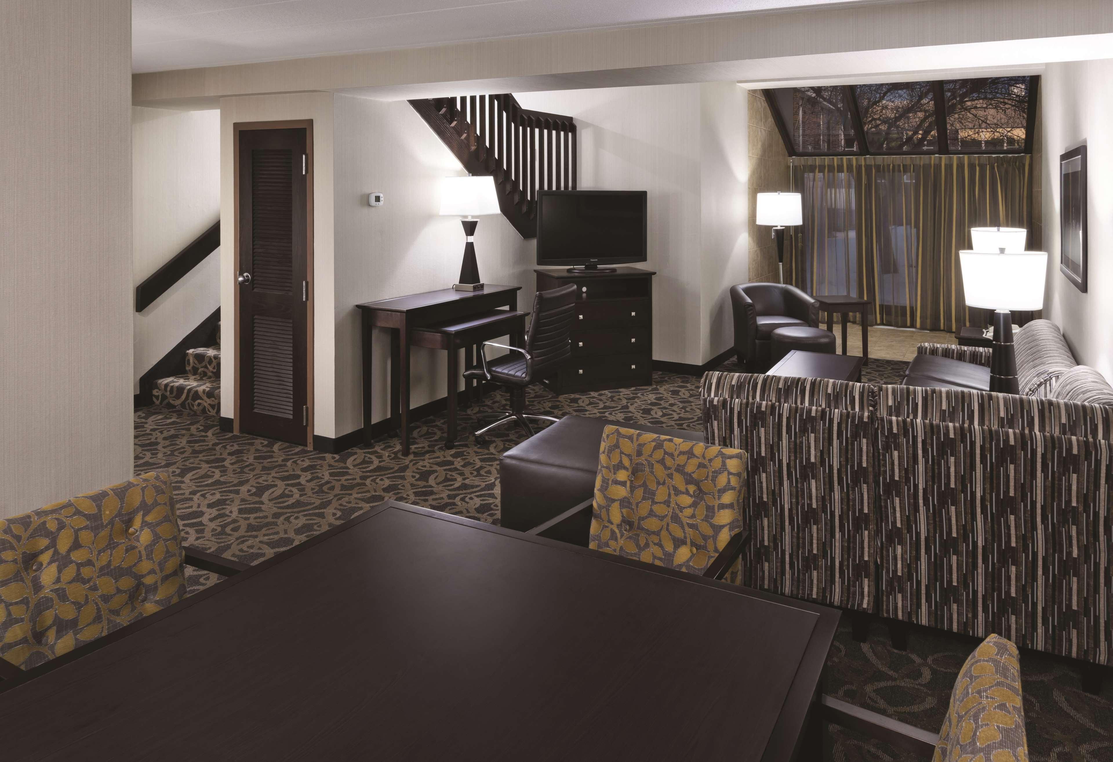 Best Western Ramkota Hotel Aberdeen Exterior photo