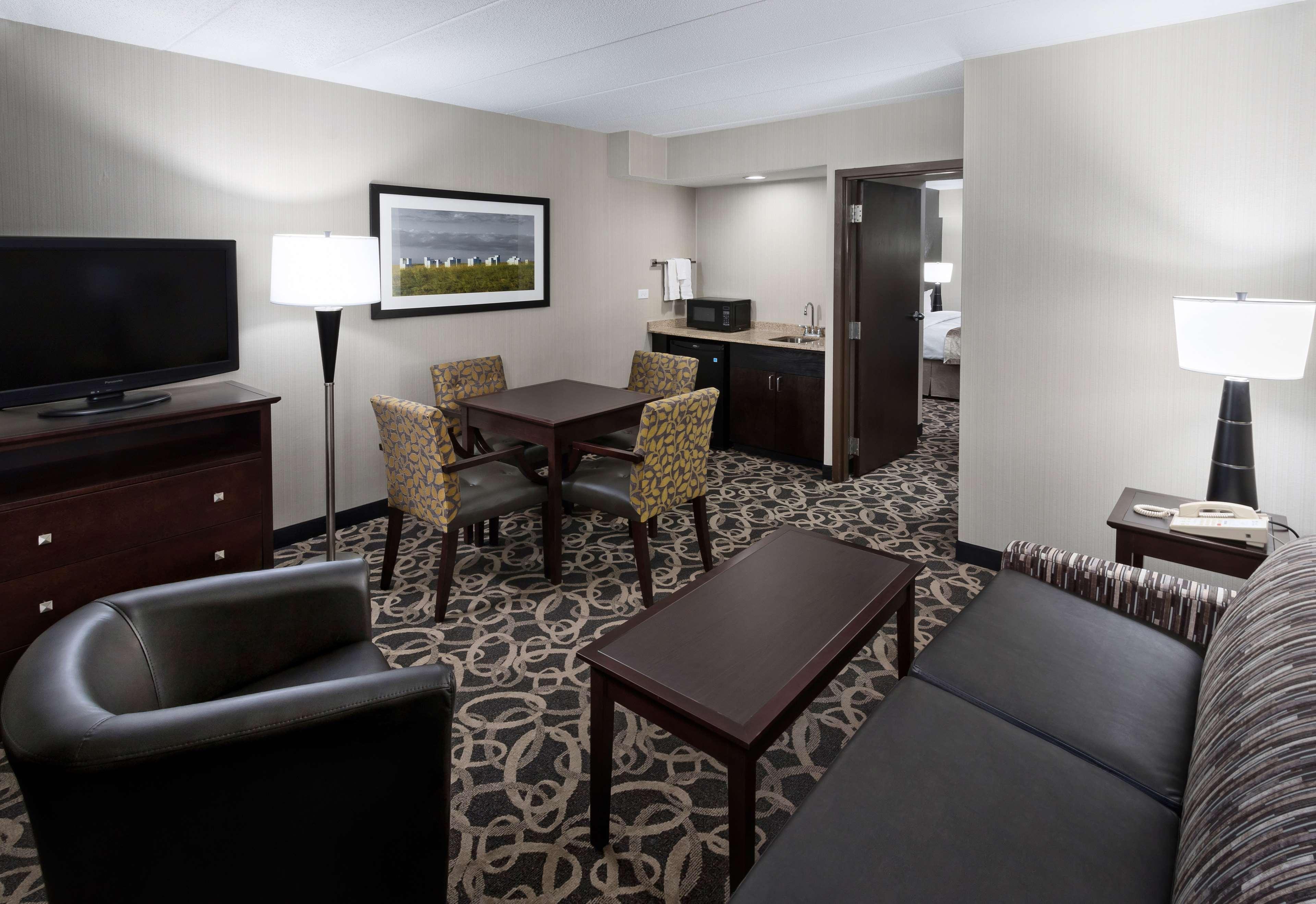 Best Western Ramkota Hotel Aberdeen Exterior photo