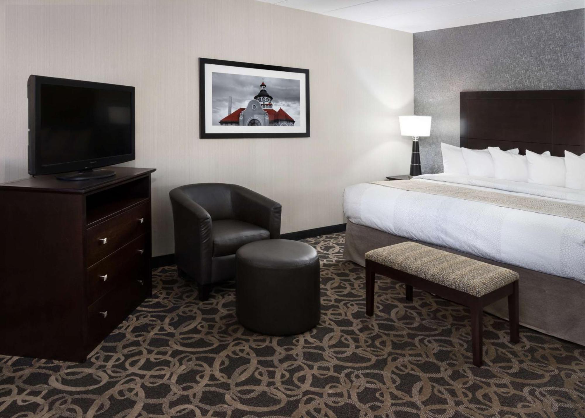 Best Western Ramkota Hotel Aberdeen Exterior photo
