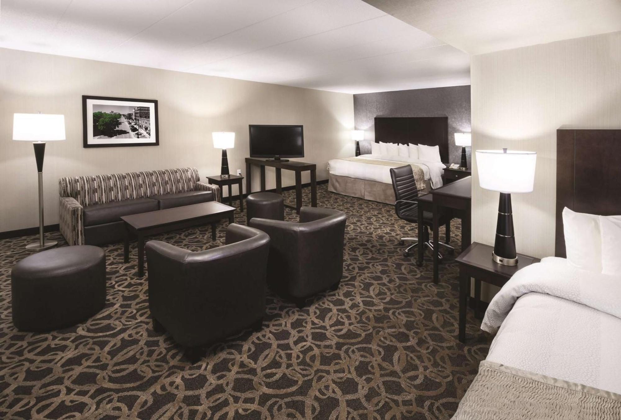 Best Western Ramkota Hotel Aberdeen Exterior photo